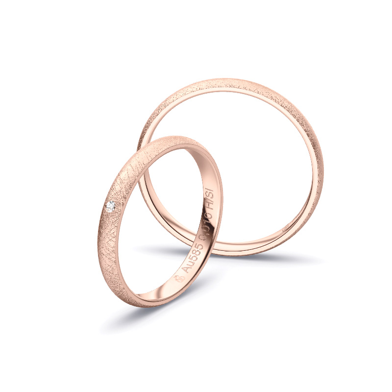 Aufnahme von schlichten eismatten Trauringen aus Rosegold mit Diamant mit 2,5 mm Breite