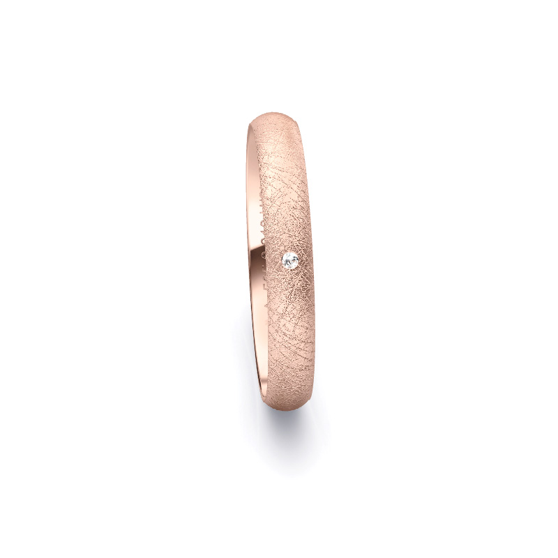 Aufnahme von schlichten eismatten Trauringen aus Rosegold mit Diamant mit 3,5 mm Breite 