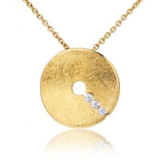 Aufnahme von einem 14 Karat Gelbgold Collier mit drei Diamanten