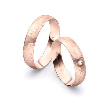 Bemerkenswerte Eheringe aus Roségold mit Diamant und Hammerschlag 5076