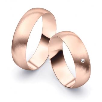 Aufnahme von schlichten matten Trauringen aus Rosegold mit Diamanten mit 6 mm Breite