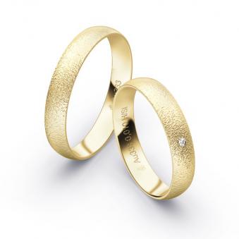 Aufnahme von Eheringen aus Gelbgold mit Körnung und Diamanten und 4 mm Breite